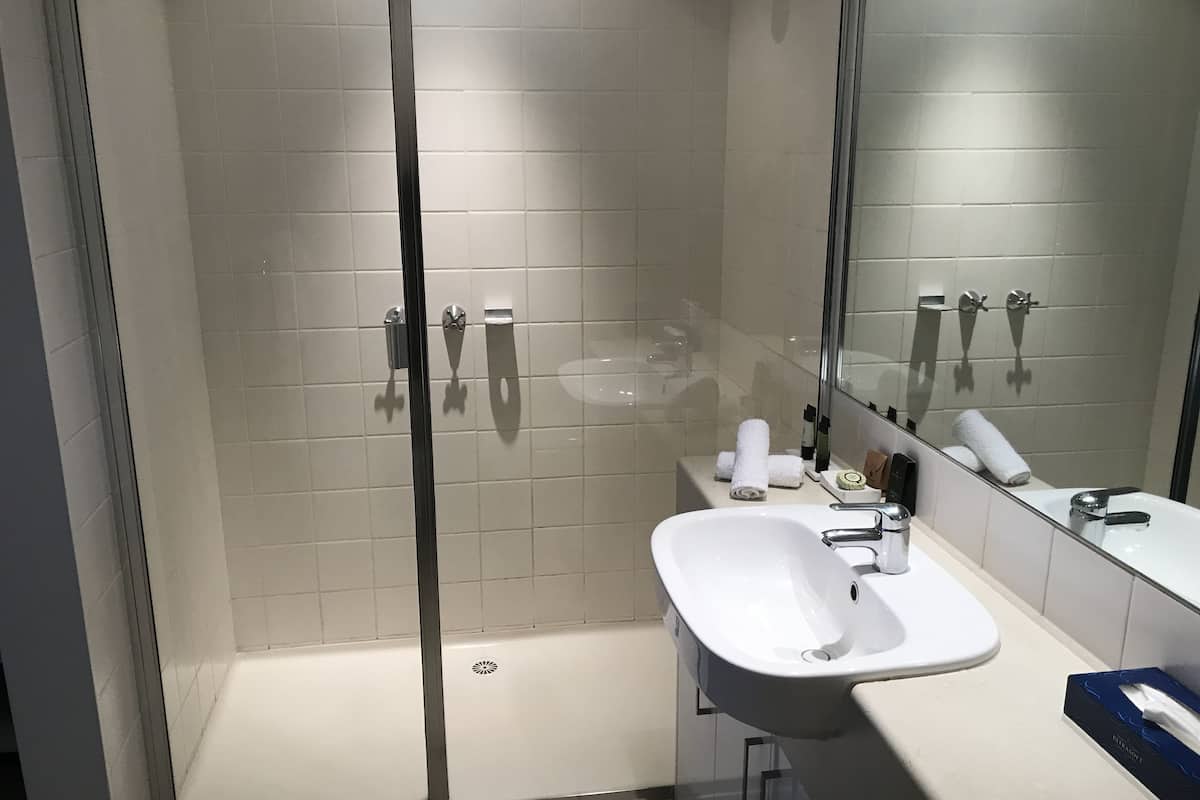 king superior room | bathroom | free toiletries, hair dryer, bathrobes, towels