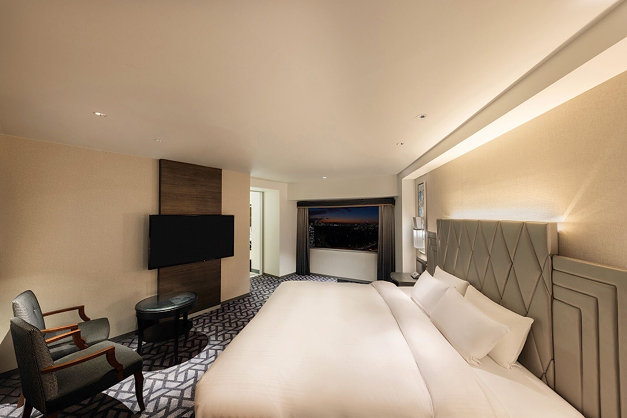 Hypo-allergenic bedding, down duvets, minibar, in-room safe