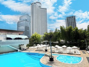 Seasonal outdoor pool - Hotel New Otani Tokyo Garden Tower (Tokyo)