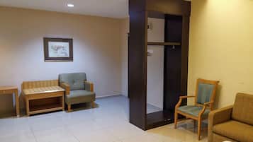 Deluxe Double King Room | 客廳 | LCD 電視