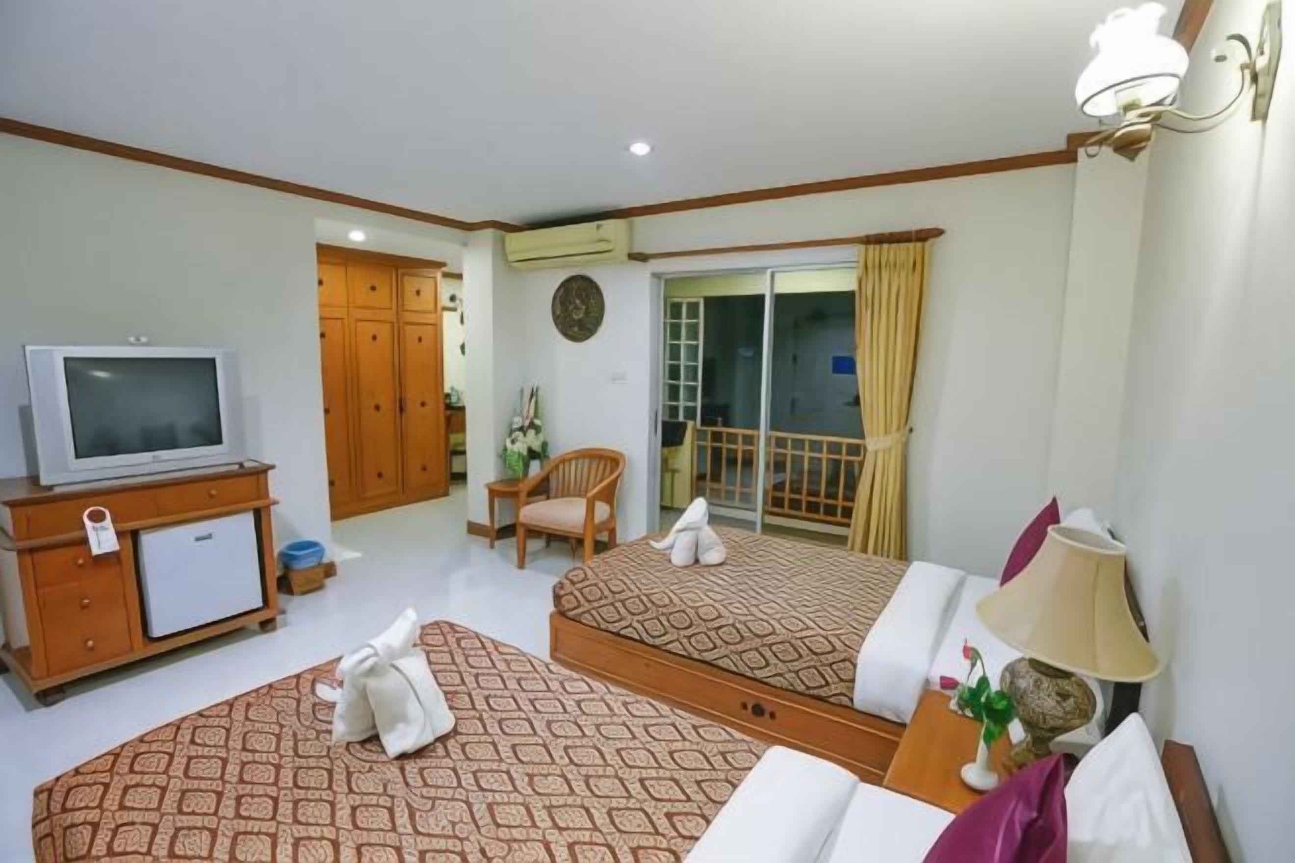 1 bedroom, in-room safe, desk, free WiFi