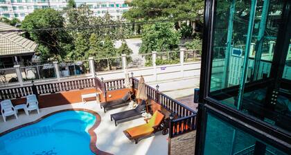 Hua Hin White Villa