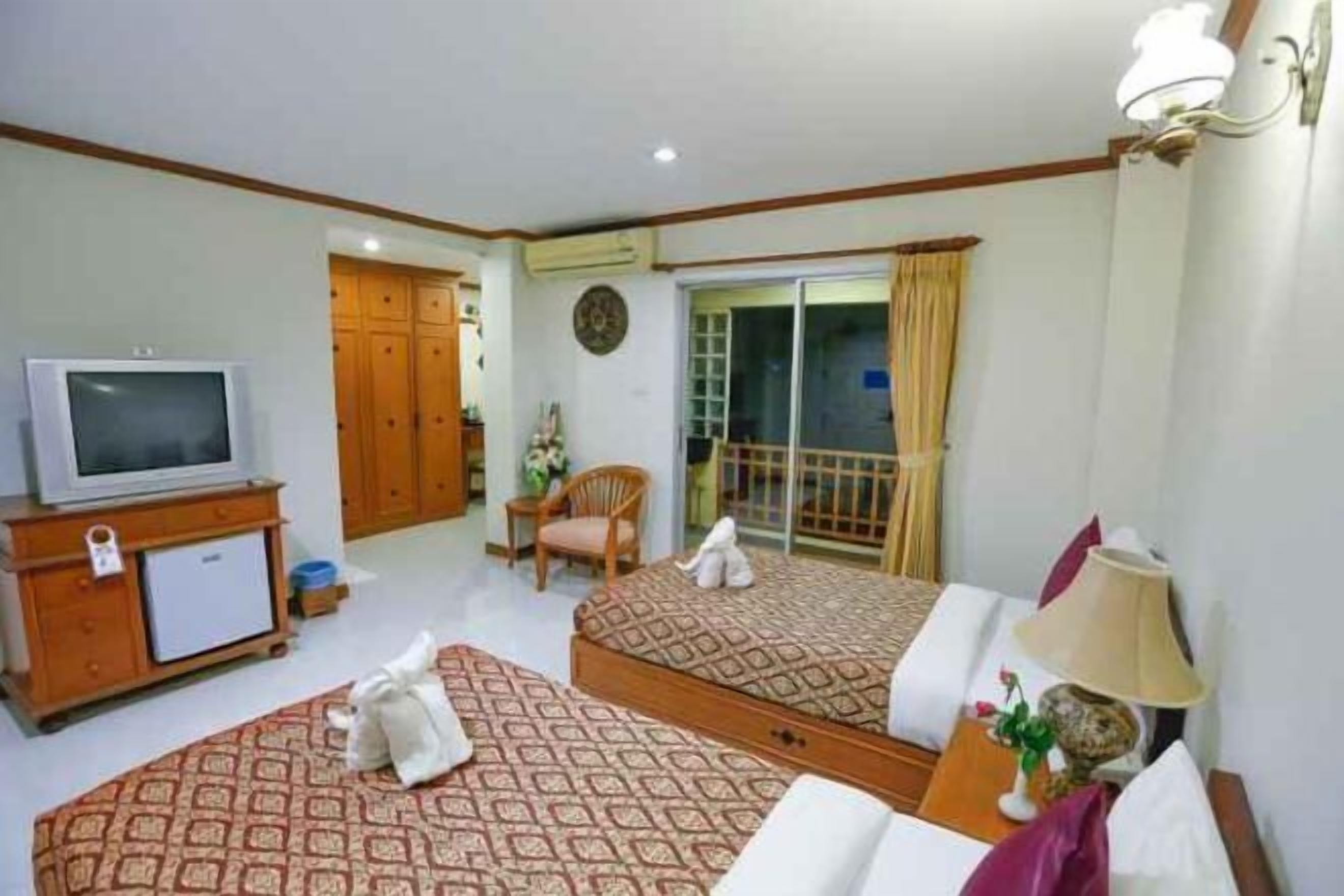 1 bedroom, in-room safe, desk, free WiFi