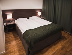 Driepersoonskamer, Meerdere bedden | Geluiddichte muren, een strijkplank/strijkijzer, gratis wifi, beddengoed