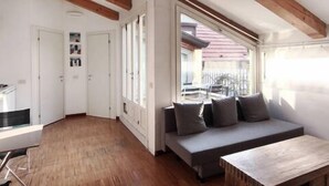 Living area - Casa Milano Apartments and Rooms  (Milan)