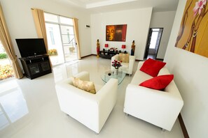 Villa Premier, 3 camere da letto, non fumatori, cucina | Soggiorno | TV a schermo piatto