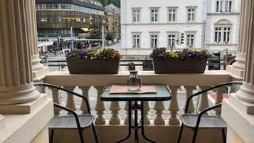 Superior Double Room | Street view