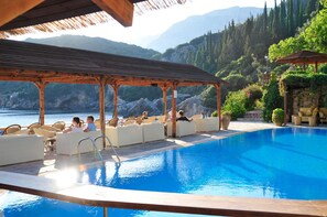 2 outdoor pools - Blue Princess Beach Hotel & Suites (Corfu)