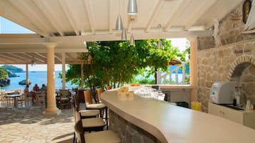 2 Bars/Lounges, Poolbar, Strandbar