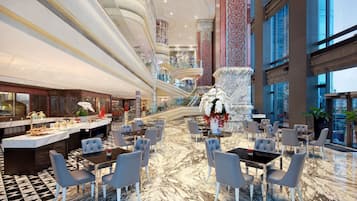 Petit déjeuner complet (1120000 VND par personne)