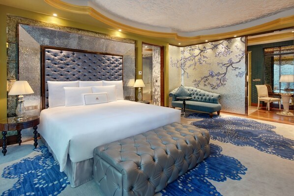 Junior Suite, Club Lounge Access, Free Minibar, City View | Frette Italian sheets, premium bedding, down duvets, free minibar