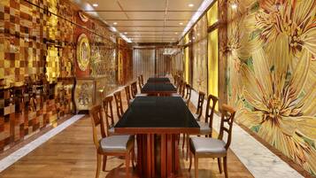 Phục vụ bữa trưa, bữa tối và bữa sáng muộn cuối tuần