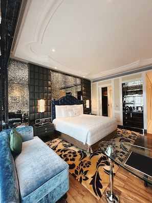 Deluxe King, Free Minibar, City or River View | Italienske lagner fra Frette, premium-sengetøj, dundyner, gratis minibar