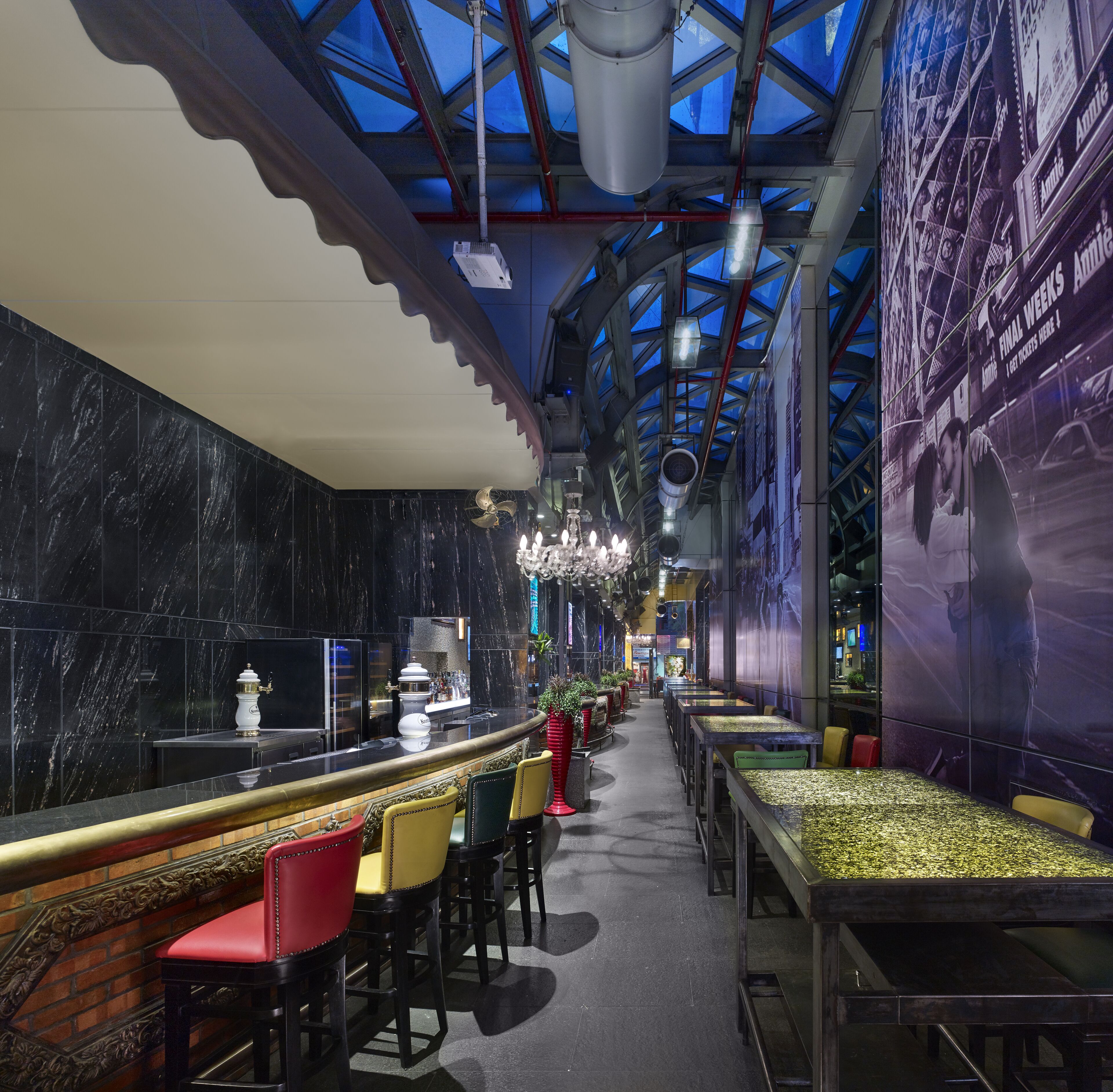 2 restaurants, breakfast, lunch, dinner served; chinese cuisine