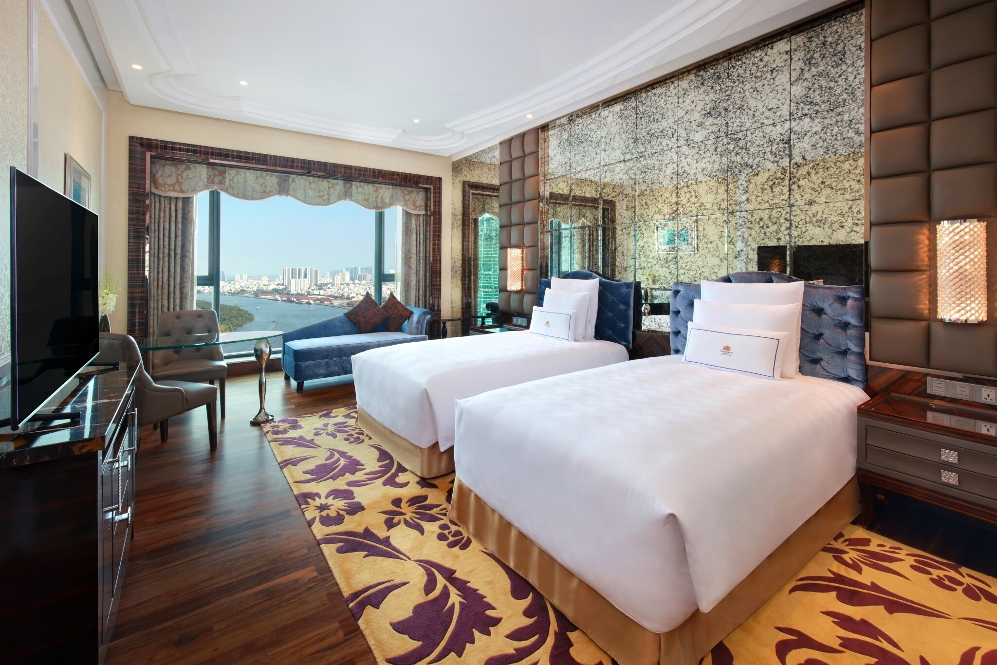 Deluxe Twin, Free Minibar, City View | Seprai Frette Italia, seprai premium, dan selimut bulu angsa