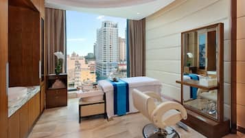 Couples treatment rooms, sauna, steam room, body treatments