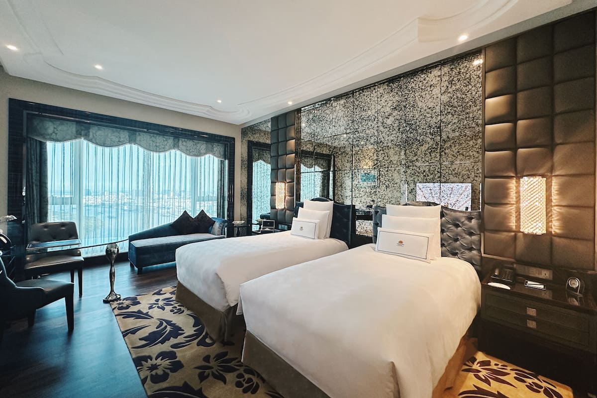 Deluxe Twin, Free Minibar, City or River View, | Ιταλικά σεντόνια Frette, κλινοσκεπάσματα υψηλής ποιότητας