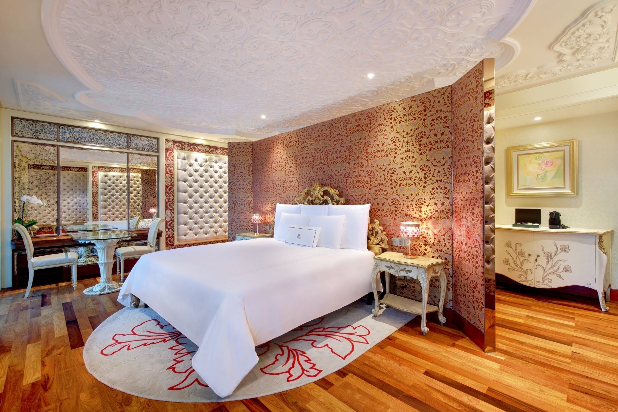 Romance Suite, Club Lounge Access, Free Minibar, City or River View | Seprai Frette Italia, seprai premium, dan selimut bulu angsa