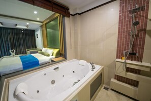 Room, Pool Access | Jetted bathtub - Mai Morn Resort (Wichit)