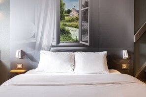 Quadruple Room, Non Smoking | Premium bedding, down duvets, desk, soundproofing - B&B HOTEL Lille Seclin Unexpo (Seclin)