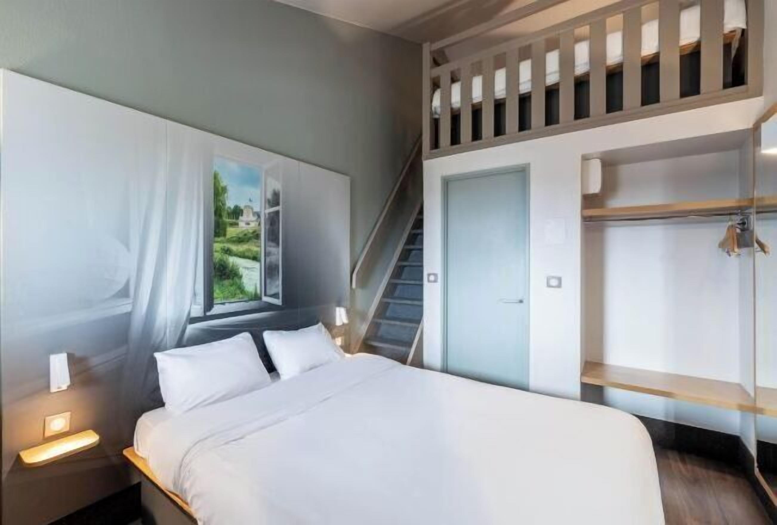 Premium bedding, down comforters, desk, soundproofing