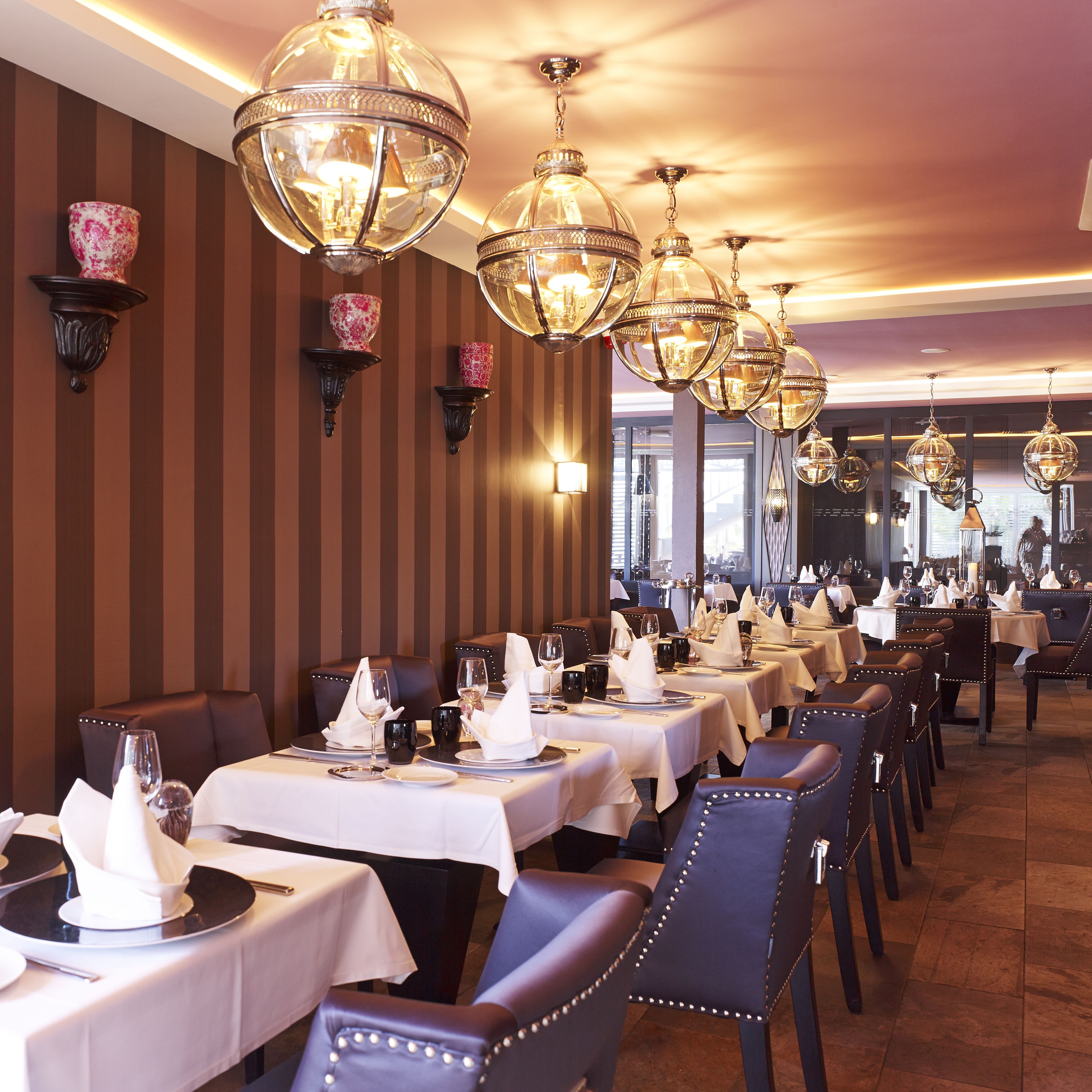 2 restaurants, dinner served, french cuisine