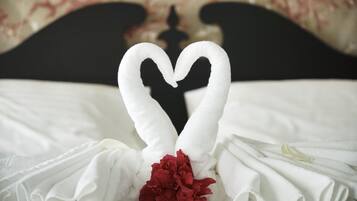 SUITE JUNIOR HORS PETIT DEJEUNER | SÀngtillbehör av högsta kvalitet och minibar