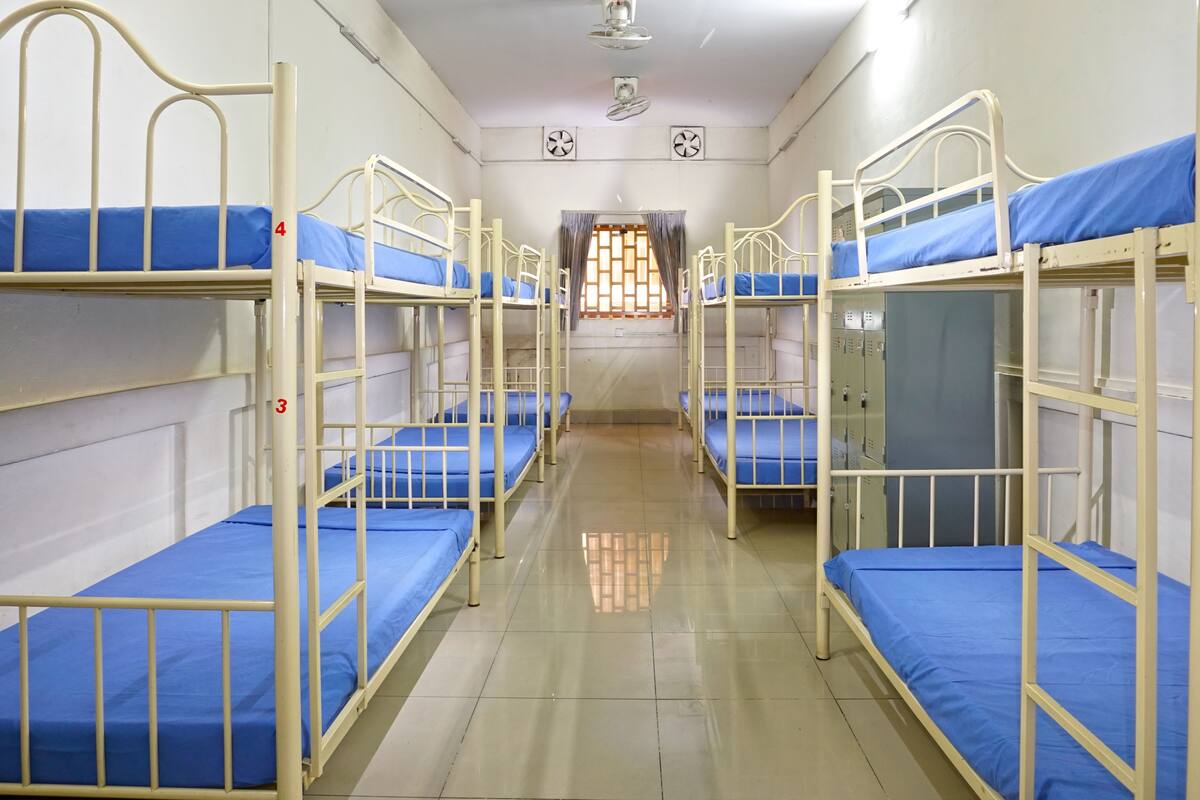12 Bed Mixed Dorm, AC | WiFi (free)
