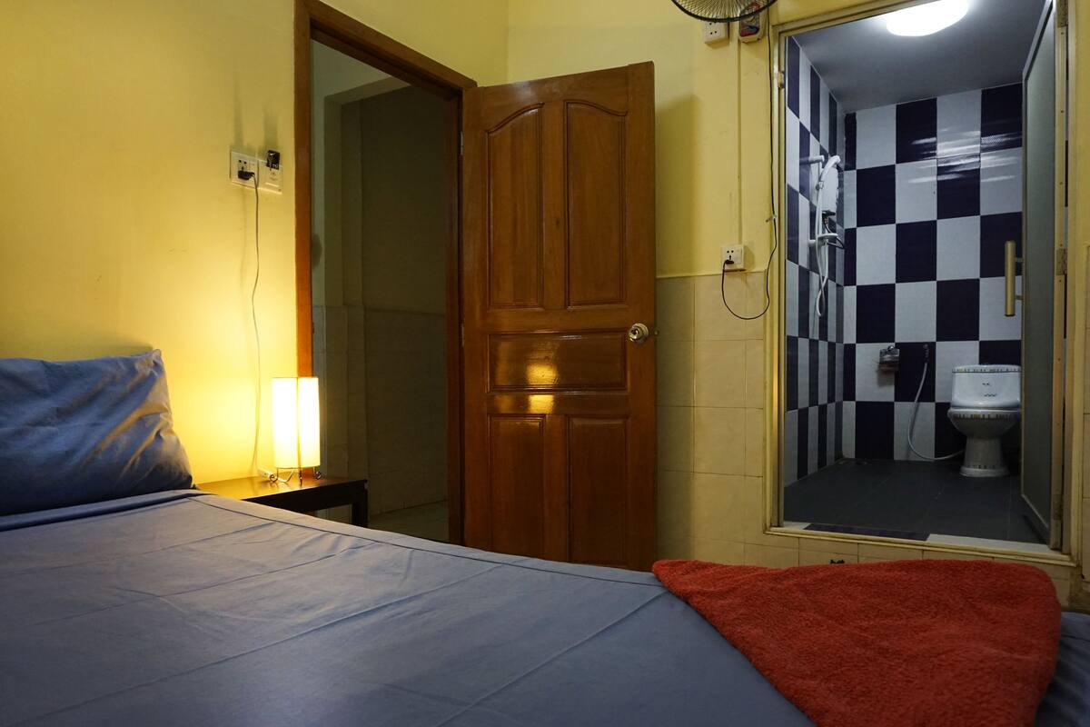 Single Attached bathroom | WiFi (free)