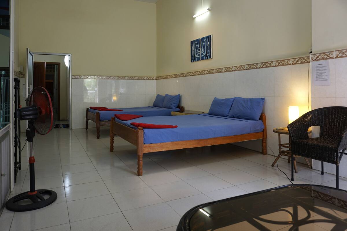 Large Balcony Room | WiFi (free)