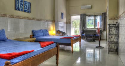 Riverside Backpackers