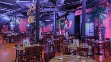 供應早餐和晚餐