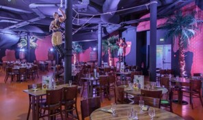 供應早餐及晚餐