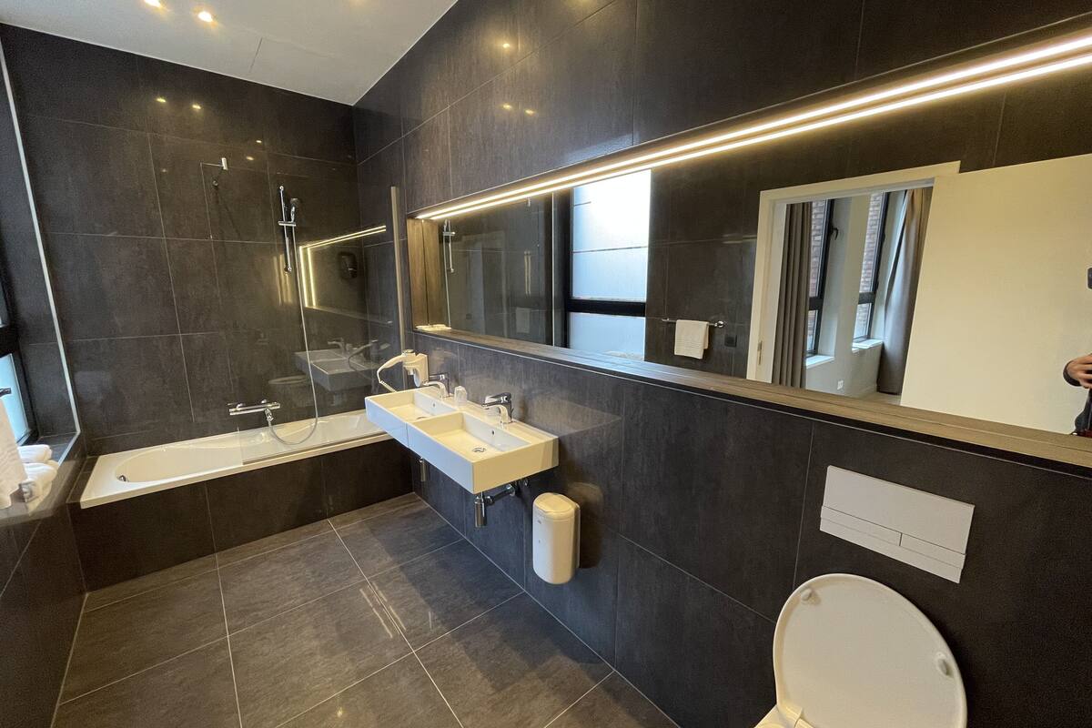 cathedral suite | bathroom | shower, free toiletries, hair dryer, towels