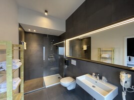Studio Elisabeth | Banheiro | Chuveiro, produtos de toalete grátis, secador de cabelo
