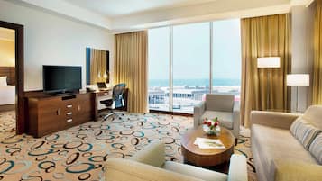 Executive Studio, 1 Bedroom | Desk, soundproofing, iron/ironing board, cots/infant beds