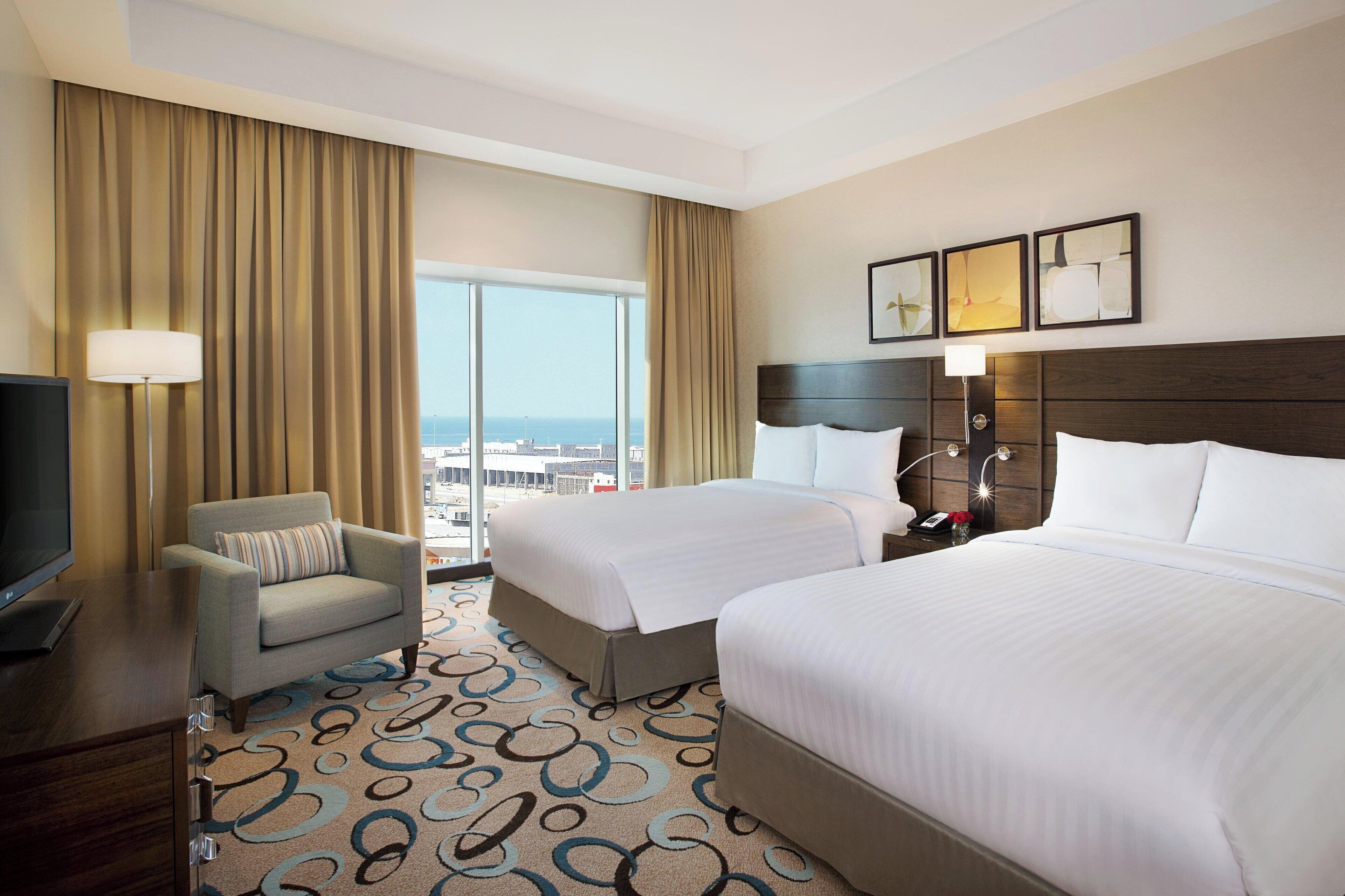 suite, 1 double bed | desk, soundproofing, iron/ironing board, cots/infant beds