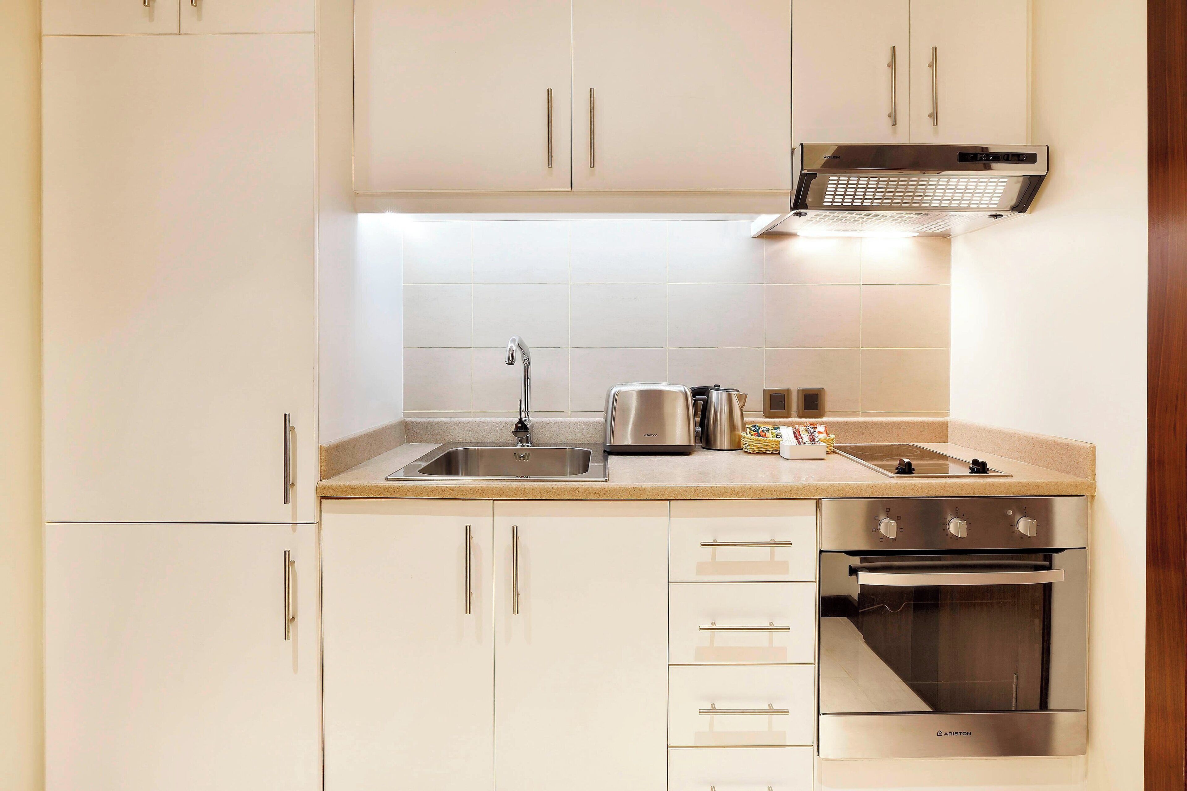 suite, non smoking | desk, soundproofing, iron/ironing board, cots/infant beds