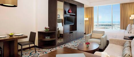 Studio Suite, 1 King Bed | Desk, soundproofing, iron/ironing board, cribs/infant beds