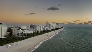 Beach nearby - Hilton Garden Inn Miami South Beach (Miami Beach)