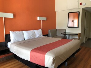 Free WiFi, bed sheets - Days Inn by Wyndham Brawley (Brawley)