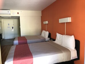 Free WiFi, bed sheets - Days Inn by Wyndham Brawley (Brawley)
