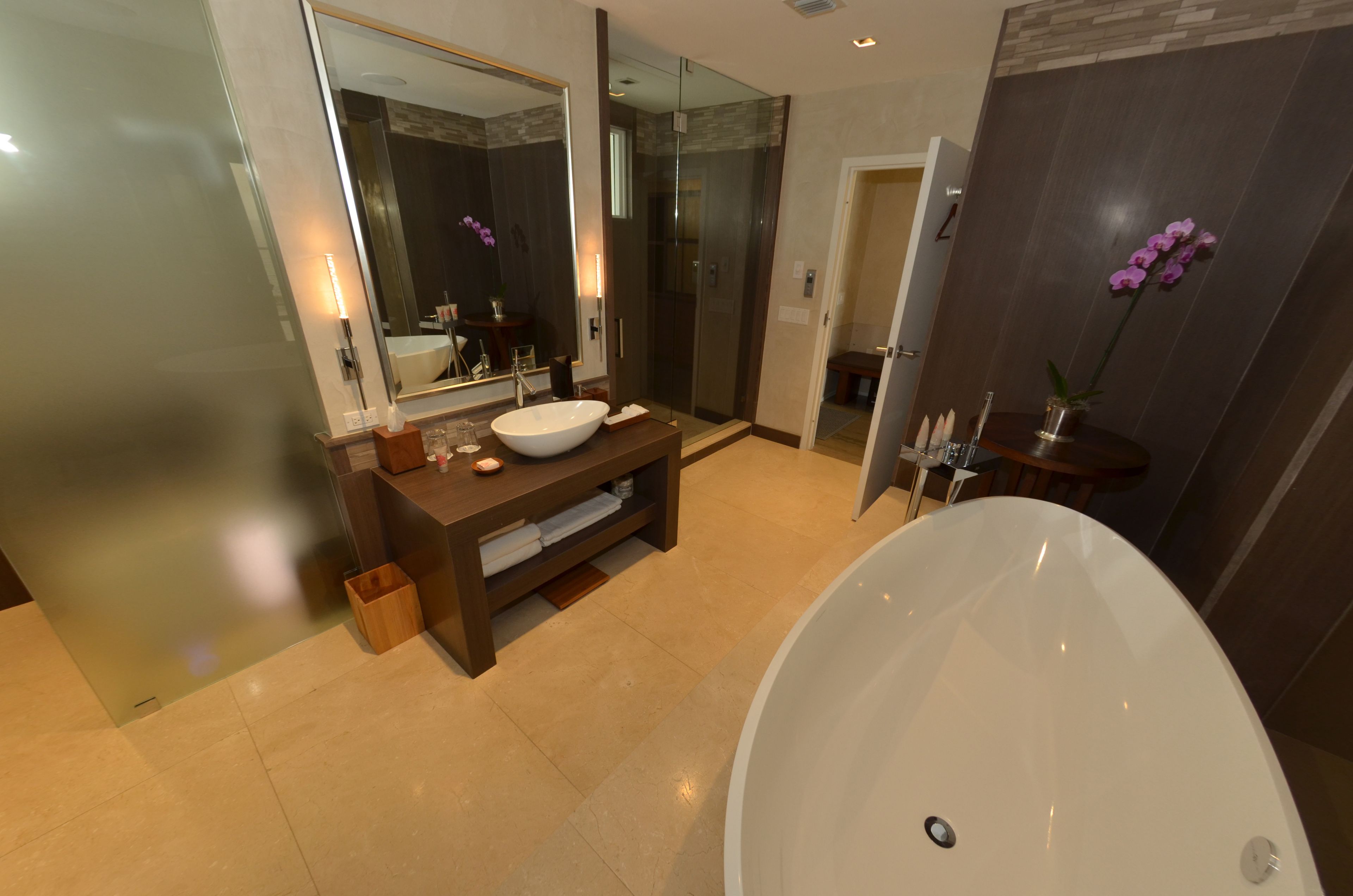 junior penthouse | bathroom | free toiletries, dressing gowns, towels