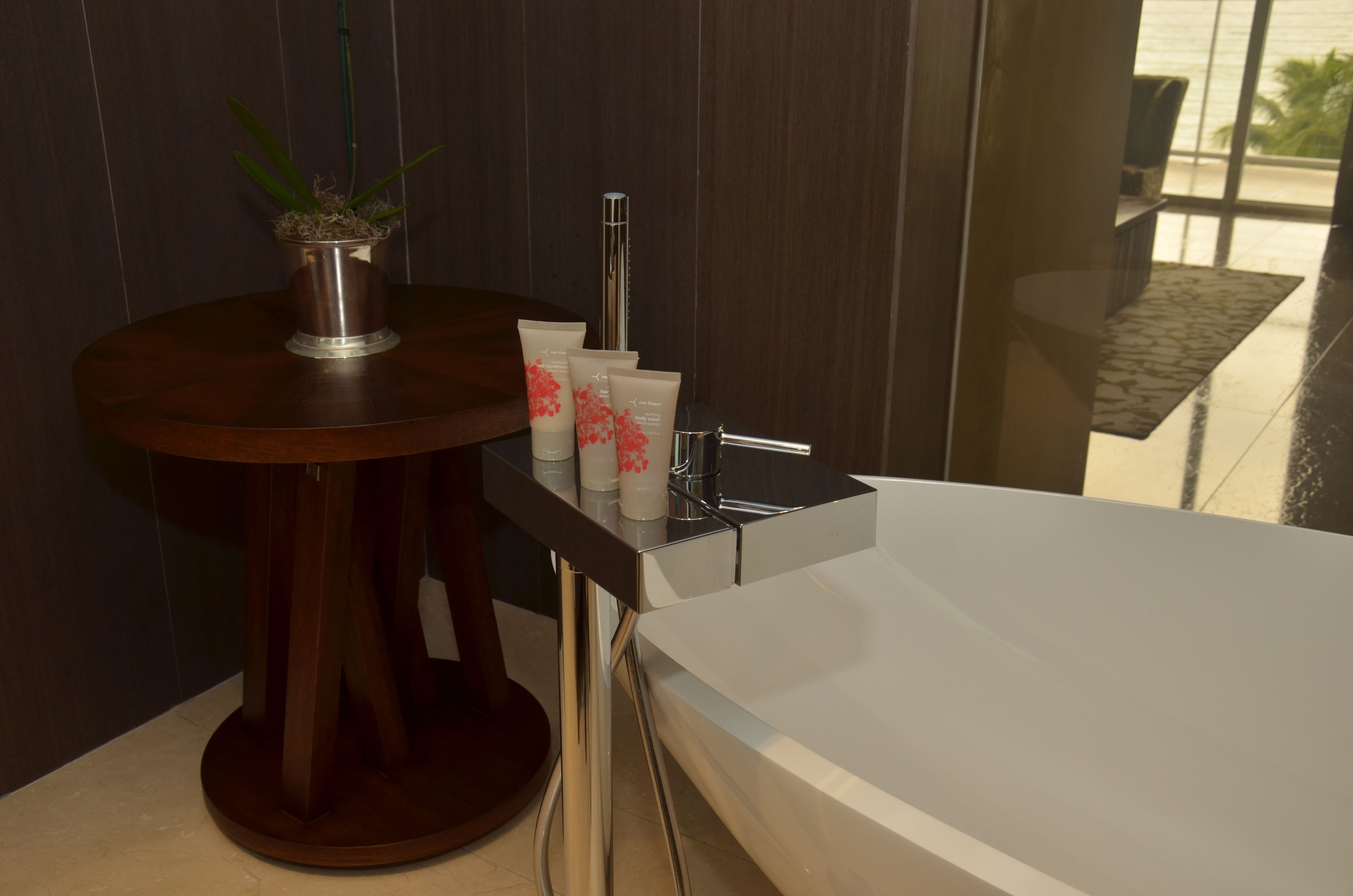 deep-soaking bathtub