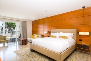 Accessible Corner Terrace Room | Premium bedding, minibar, in-room safe, desk - Royal Blues Hotel (Deerfield Beach)