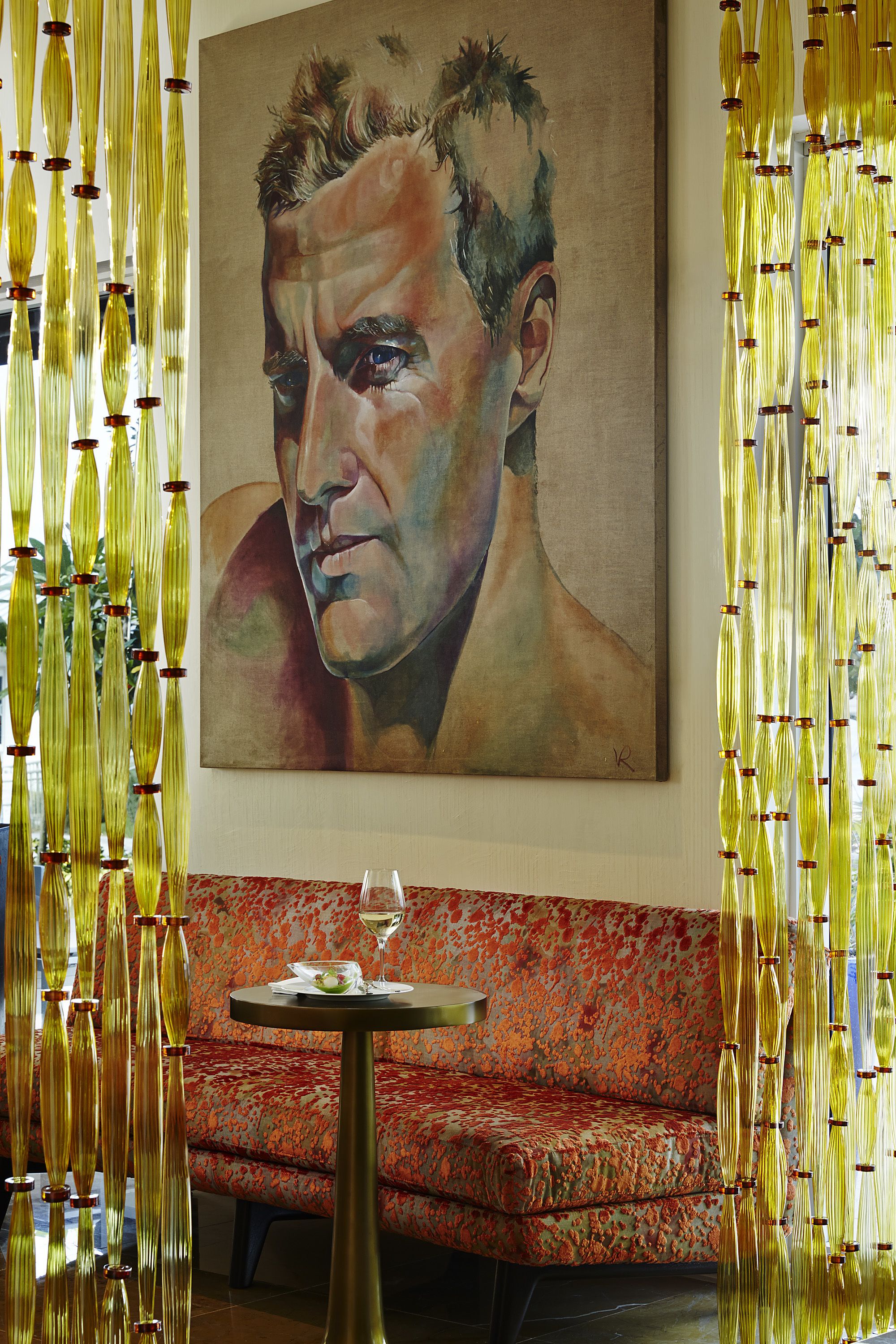 serves lunch and happy hour