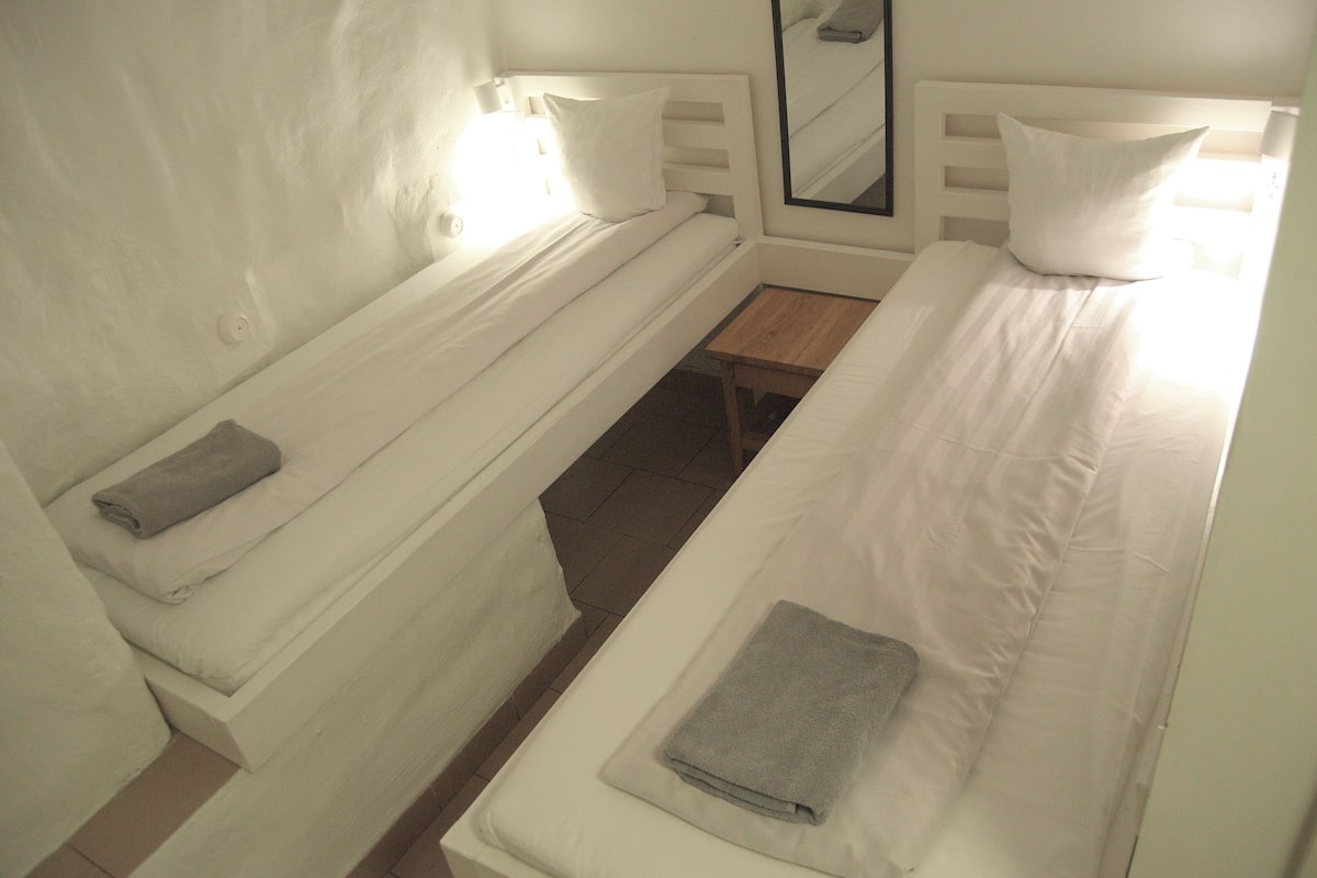 Soundproofing, free WiFi, bed sheets