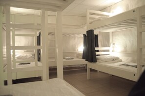 Chambres insonorisées, Wi-Fi gratuit, draps fournis