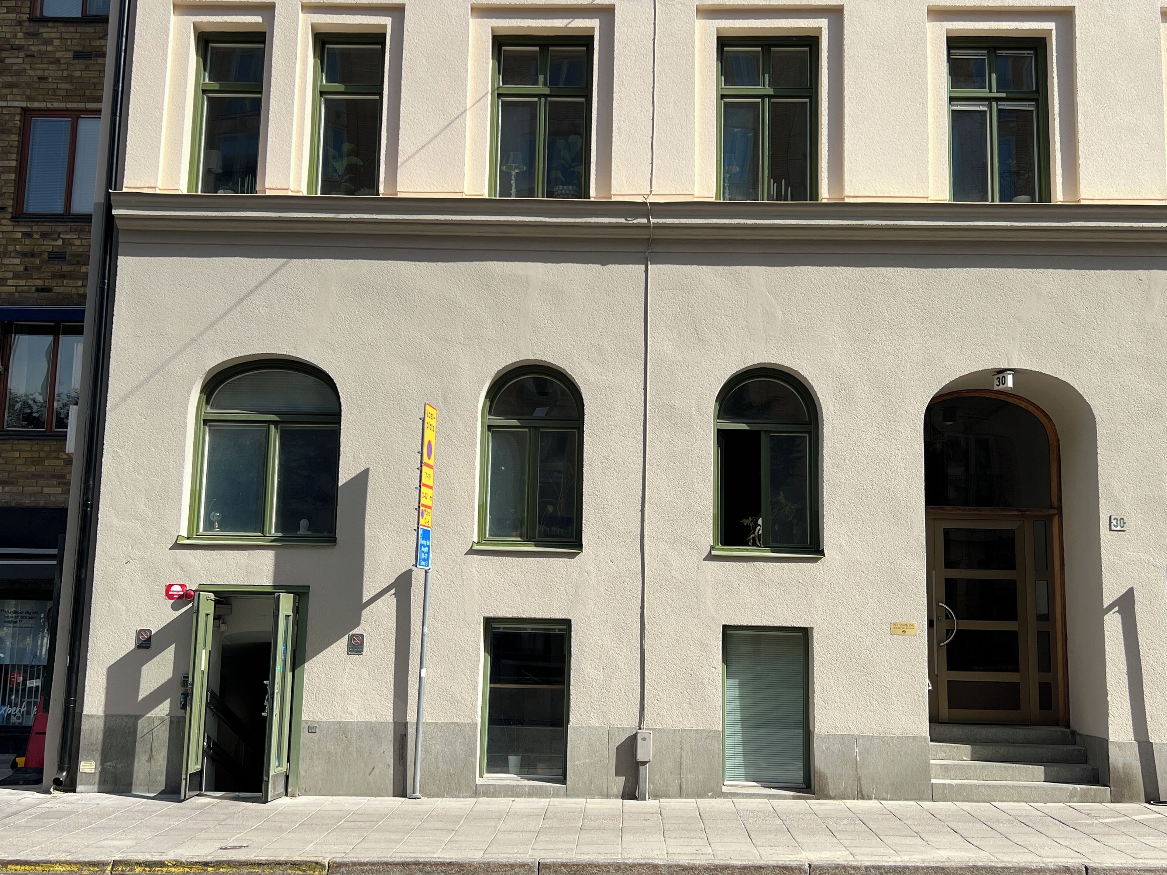 Vista frontal de la propiedad