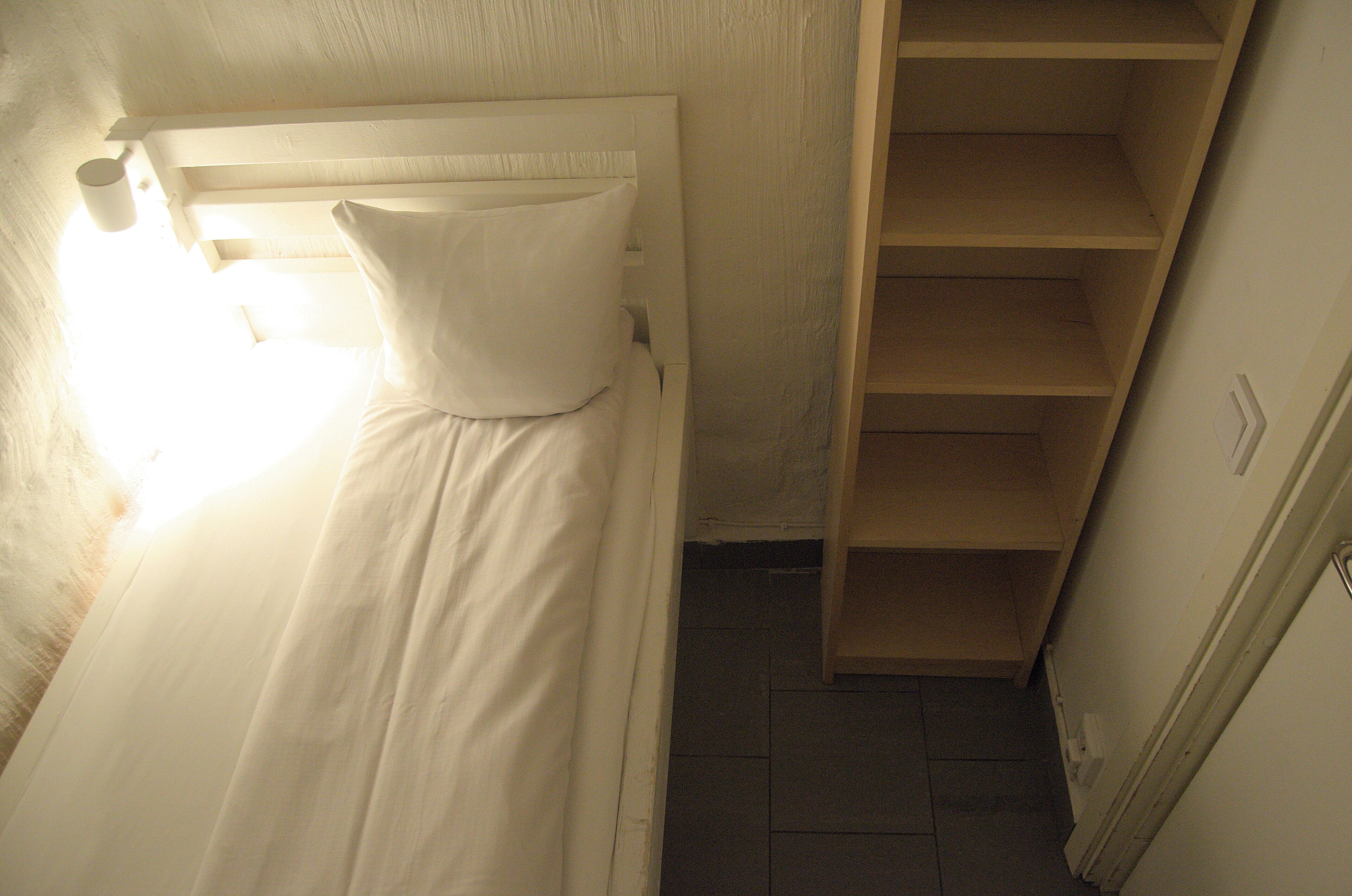 Basic-Einzelzimmer, ohne Fenster (small room) | Schallisolierte Zimmer, kostenloses WLAN, Bettwäsche